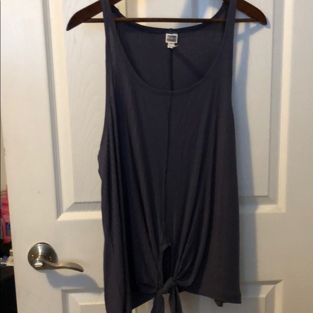 Diadora tank top with tie front size XXL.